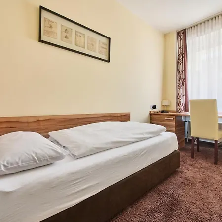 Hotel Am Groebenbach 3*