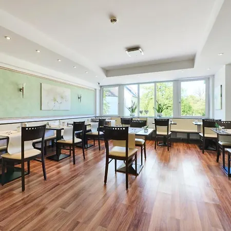 Hotel Am Groebenbach 3* Gröbenzell